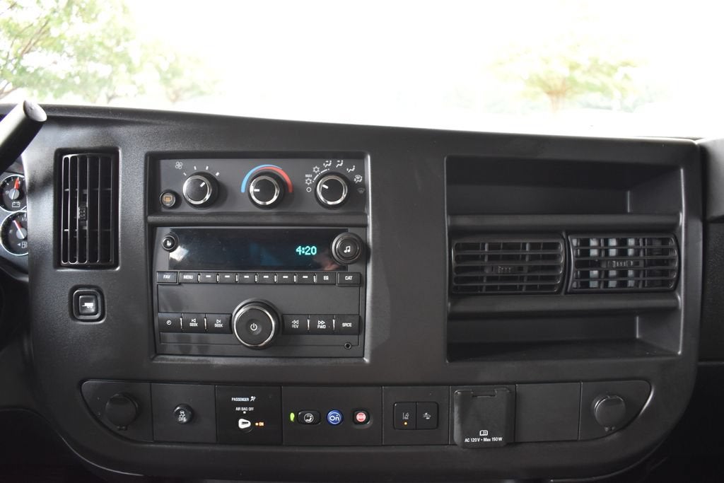 2024 Chevrolet Express Passenger 3500 1LS